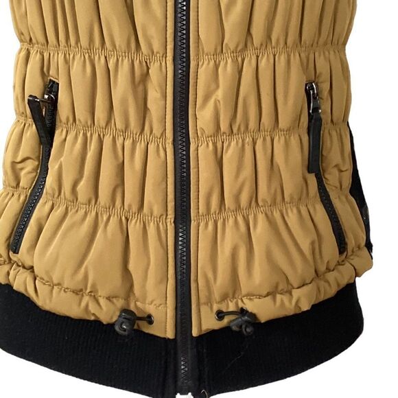 Calvin Klein woman’s performance athletic puffer vest size large. 0762 - Picture 5 of 8